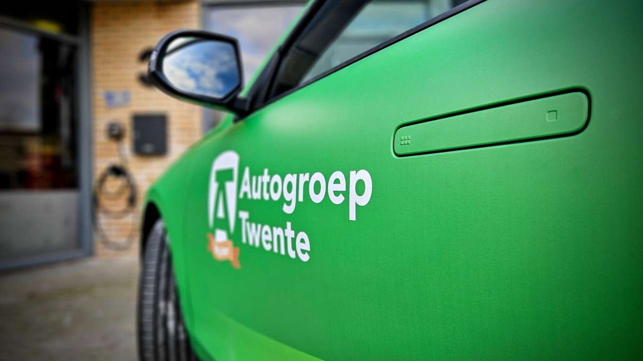 Autogroep, Twente, FC, Enschede, Hengelo, Wierden, Wrappen, Carwrap, Carwrappen, Carwrapping, Voertuigreclame, Voertuigblettering, Reclame, Sign