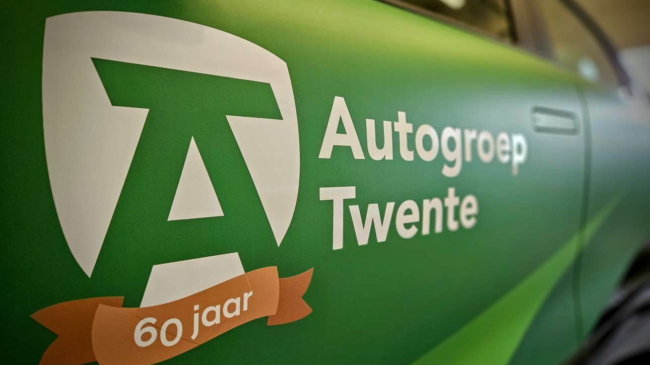 Autogroep, Twente, FC, Enschede, Hengelo, Wierden, Wrappen, Carwrap, Carwrappen, Carwrapping, Voertuigreclame, Voertuigblettering, Reclame, Sign
