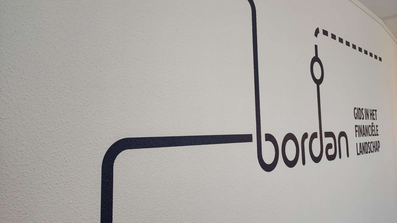 Muurbestickering, snijfolie, wrap, indoor branding, indoor reclame