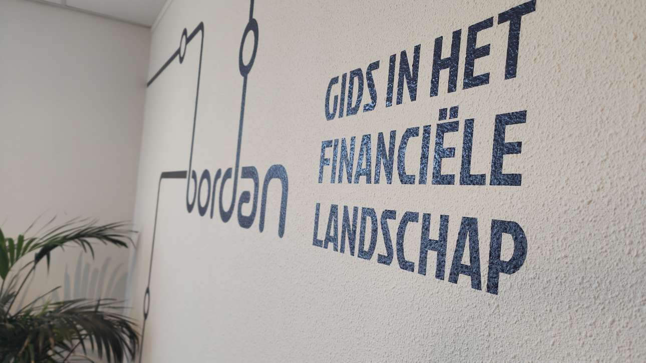 Muurbestickering, snijfolie, wrap, indoor branding, indoor reclame