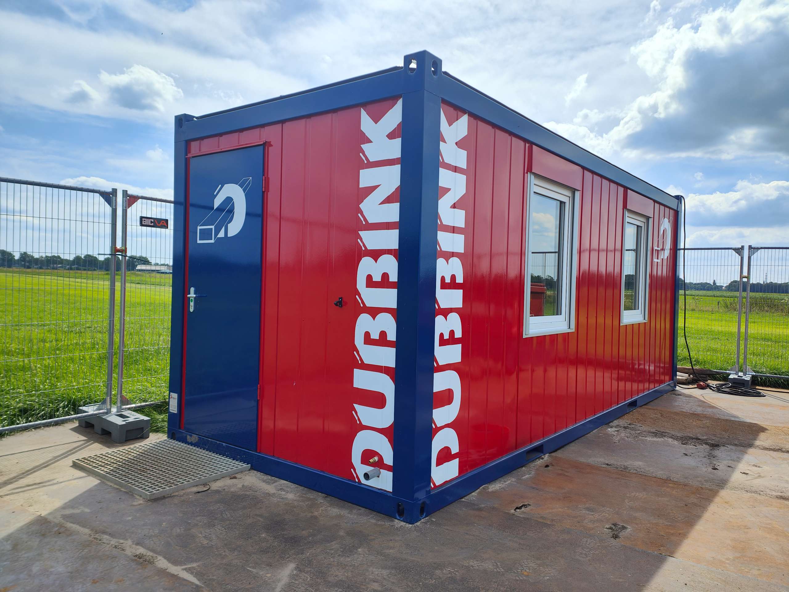 Bouwkeet, bouwunit, directiekeet, directieunit, spuiten, beletteren, branding, huisstijl, ontwerp