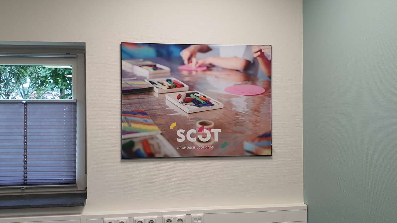 Indoor, Signing, Reclame, Textielframes, Gevelreclame, Gevelletters, Freesletters, Bewegwijzering, Reclamezuil, portaalbord, textielframes