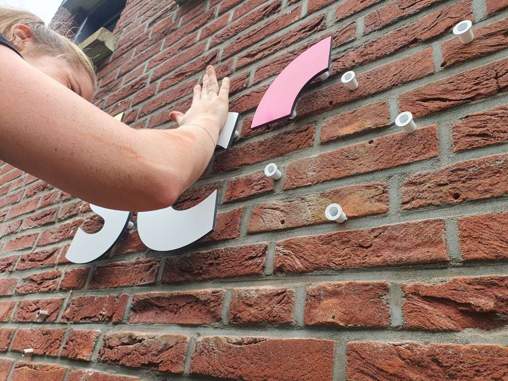 Indoor, Signing, Reclame, Textielframes, Gevelreclame, Gevelletters, Freesletters, Bewegwijzering, Reclamezuil, portaalbord, textielframes