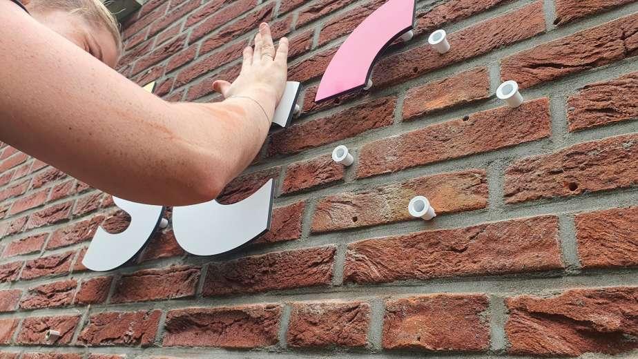 Indoor, Signing, Reclame, Textielframes, Gevelreclame, Gevelletters, Freesletters, Bewegwijzering, Reclamezuil, portaalbord, textielframes