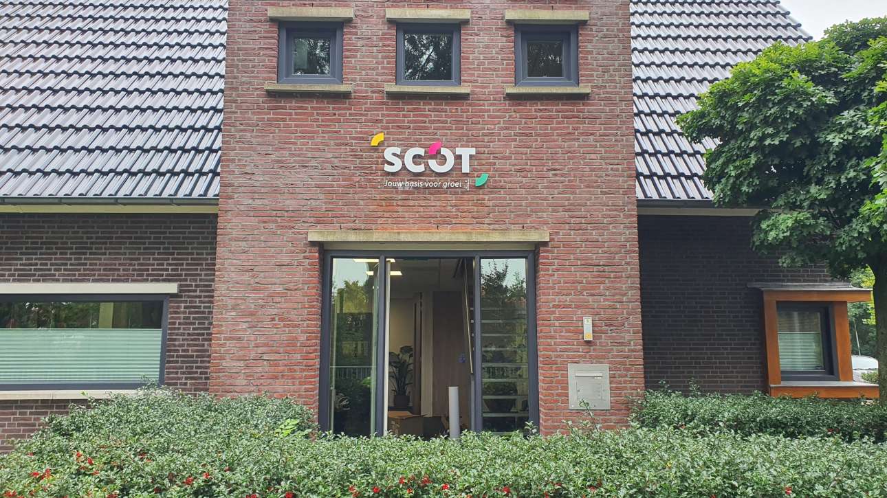 Indoor, Signing, Reclame, Textielframes, Gevelreclame, Gevelletters, Freesletters, Bewegwijzering, Reclamezuil, portaalbord, textielframes