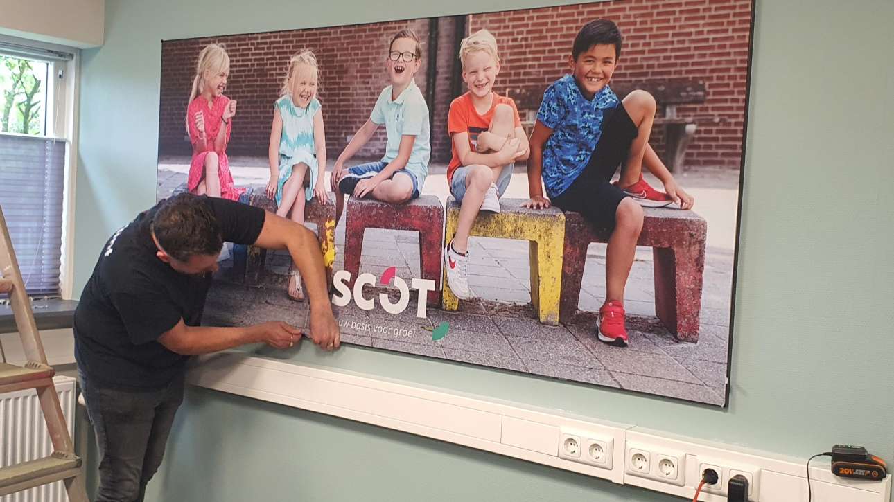 Indoor, Signing, Reclame, Textielframes, Gevelreclame, Gevelletters, Freesletters, Bewegwijzering, Reclamezuil, portaalbord, textielframes