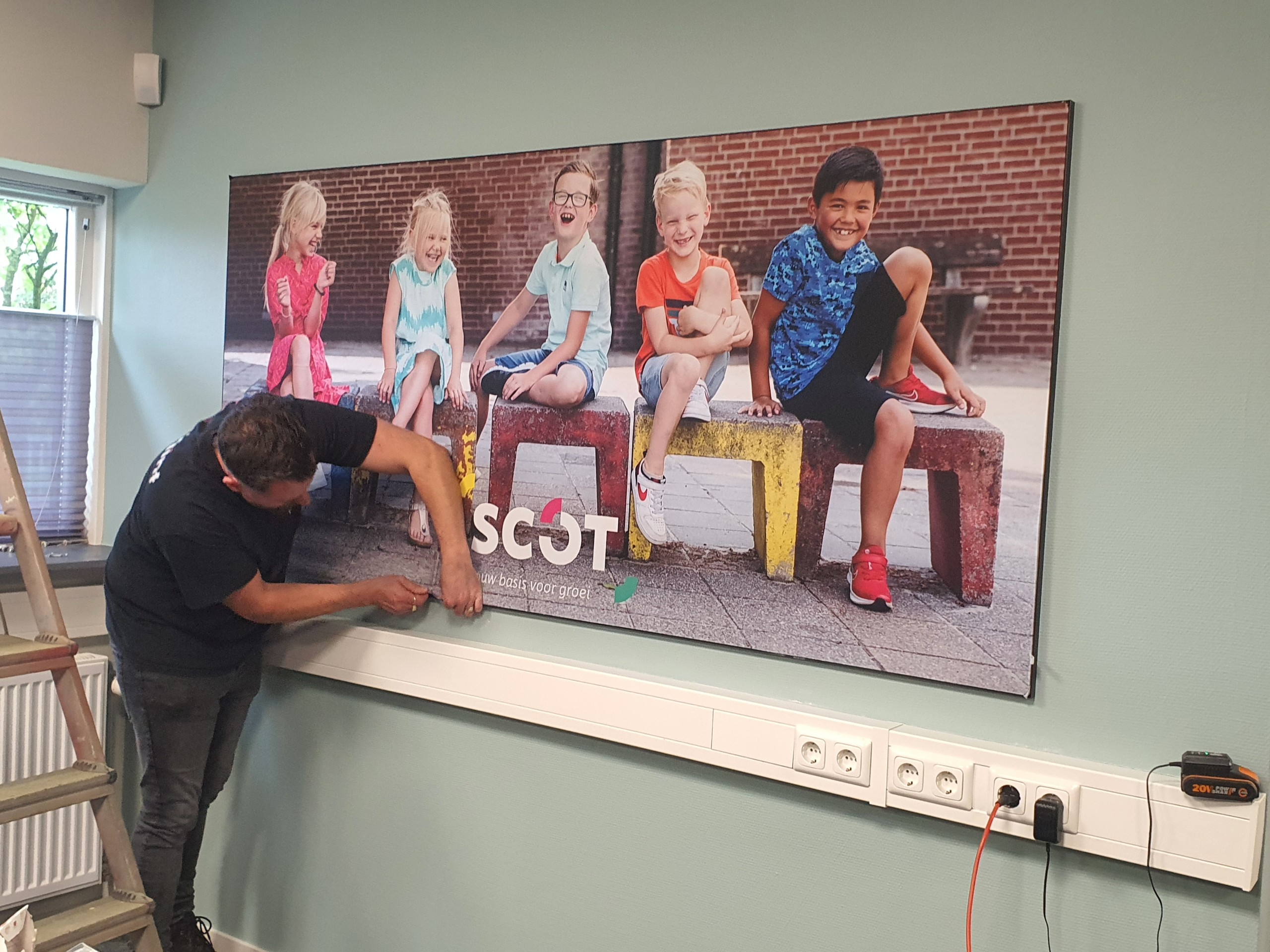 Indoor, Signing, Reclame, Textielframes, Gevelreclame, Gevelletters, Freesletters, Bewegwijzering, Reclamezuil, portaalbord, textielframes