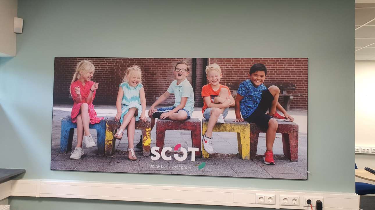 Indoor, Signing, Reclame, Textielframes, Gevelreclame, Gevelletters, Freesletters, Bewegwijzering, Reclamezuil, portaalbord, textielframes