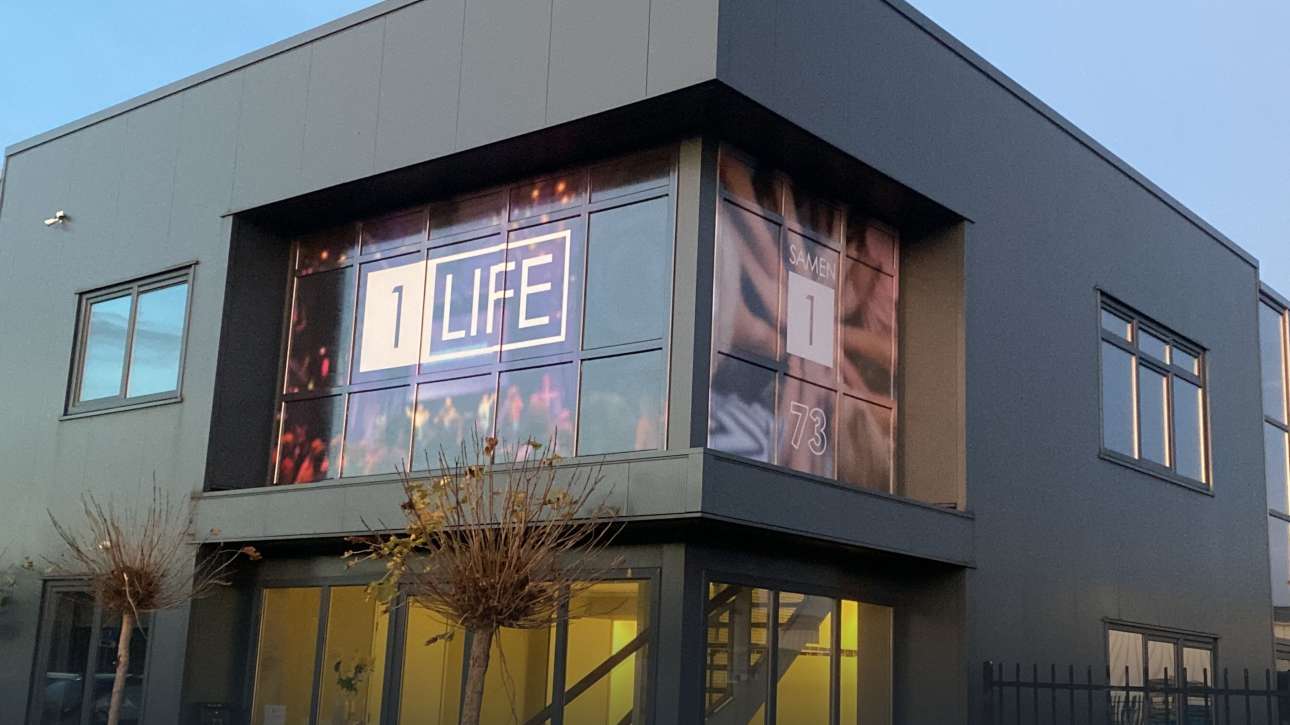 One way vision, raamfolie, raambelettering, gevelreclame, raambestickering, twente