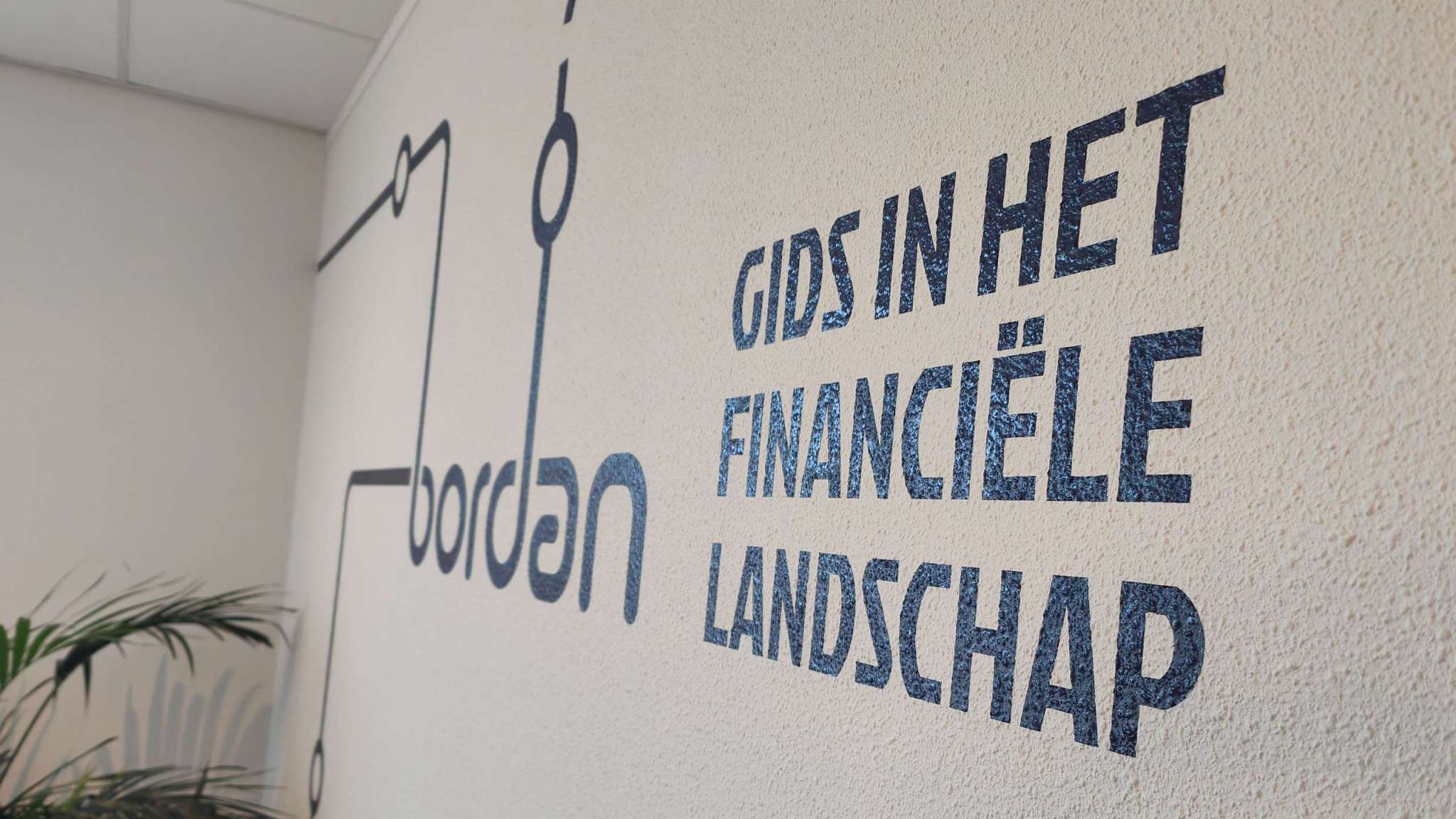 Muurbestickering, snijfolie, wrap, indoor branding, indoor reclame