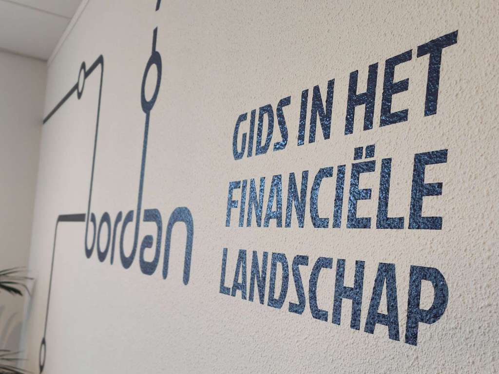 Muurbestickering, snijfolie, wrap, indoor branding, indoor reclame