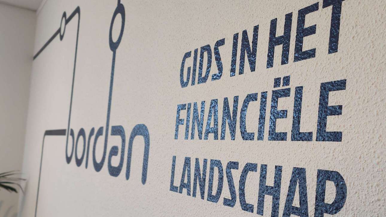 Muurbestickering, snijfolie, wrap, indoor branding, indoor reclame