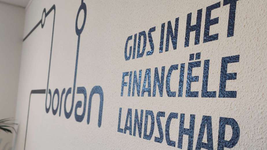 Muurbestickering, snijfolie, wrap, indoor branding, indoor reclame