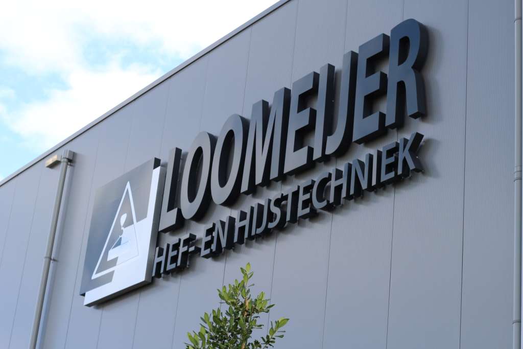 Gevelreclame, Outdoor Signing, buitenreclame, spandoekframes, lichtreclame, bewegwijzering, reclamezuil, signing, reclame, wierden, vriezenveen, twentenrand, twente, overijssel