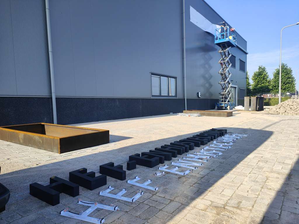 Gevelreclame, Outdoor Signing, buitenreclame, spandoekframes, lichtreclame, bewegwijzering, reclamezuil, signing, reclame, wierden, vriezenveen, twentenrand, twente, overijssel