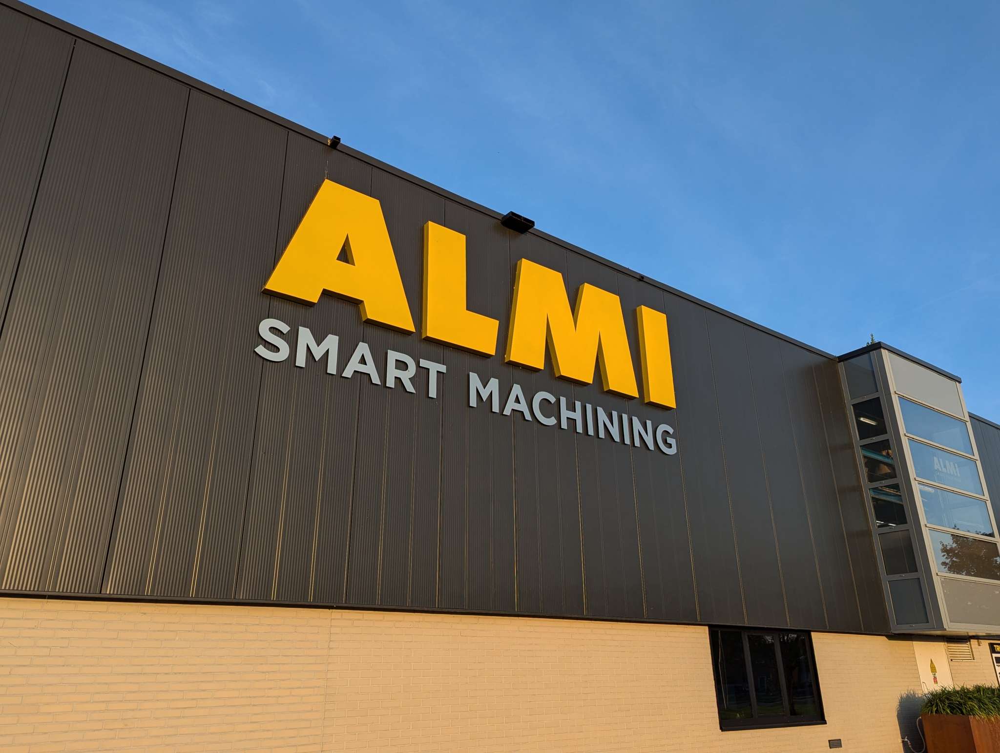 Almi, Gevelreclame, Doosletters, Reclame, Gevelteksten, Vriezenveen, Wierden, Overijssel, Sign, Signing