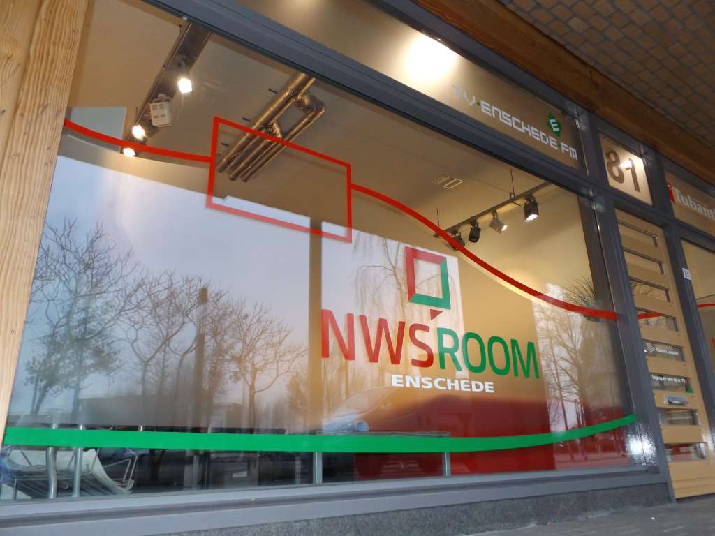 Gevelreclame, Outdoor Signing, buitenreclame, spandoekframes, lichtreclame, bewegwijzering, reclamezuil, signing, reclame, wierden, vriezenveen, twentenrand, twente, overijssel, Raambelettering, window, one way vision