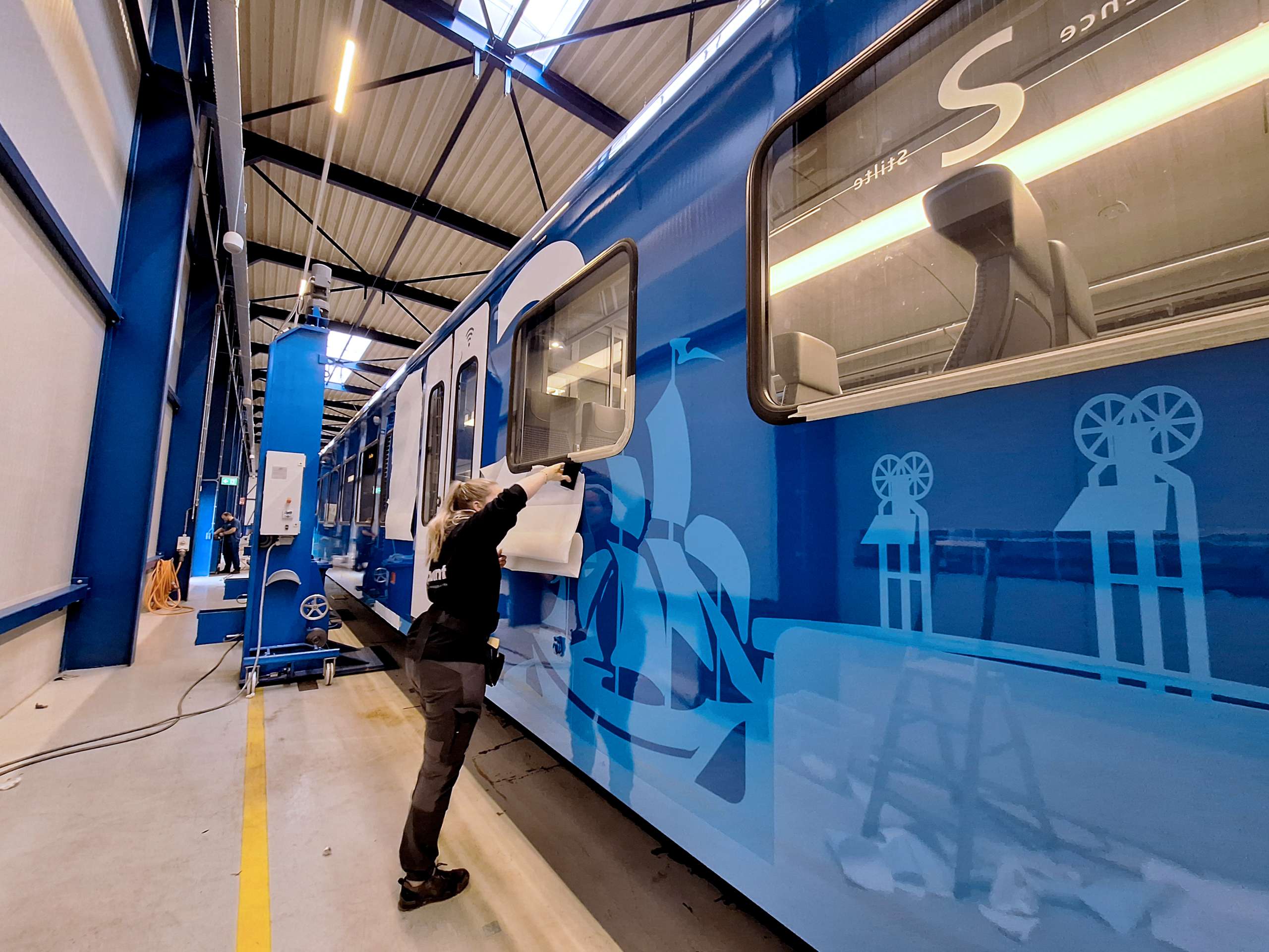 treinen, stadbussen, openbaar vervoer, bussen, carwrap, wrappen, overijssel, reclame, nederland, twente, wierden, vriezenveen, paint, as