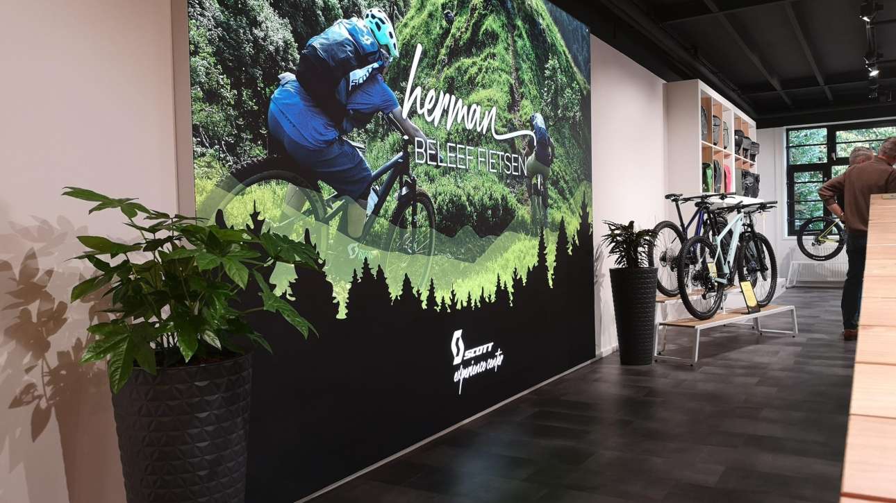 Indoor, reclame, signing, belettering, textielframes, winkelinrichting, peesframes, verlichte, frames, reclame, signing, nijverdal, wierden, vriezenveen, nijverdal, salland, rijssen, overijssel