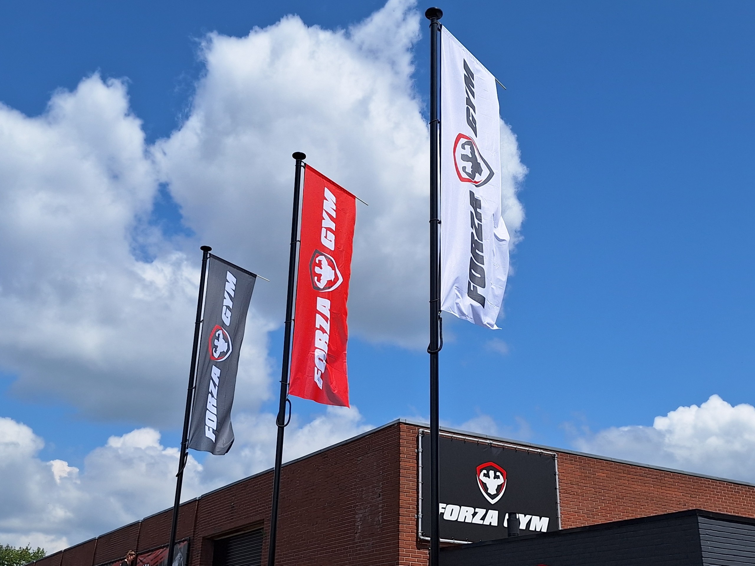 Gevelreclame, Outdoor Signing, buitenreclame, spandoekframes, lichtreclame, bewegwijzering, reclamezuil, signing, reclame, wierden, vriezenveen, twentenrand, twente, overijssel, Raambelettering, window, one way vision